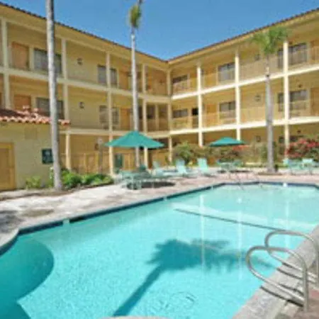 La Quinta By Wyndham Orange County Airport 