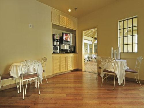 La Quinta By Wyndham Orange County Airport Hotel 3*