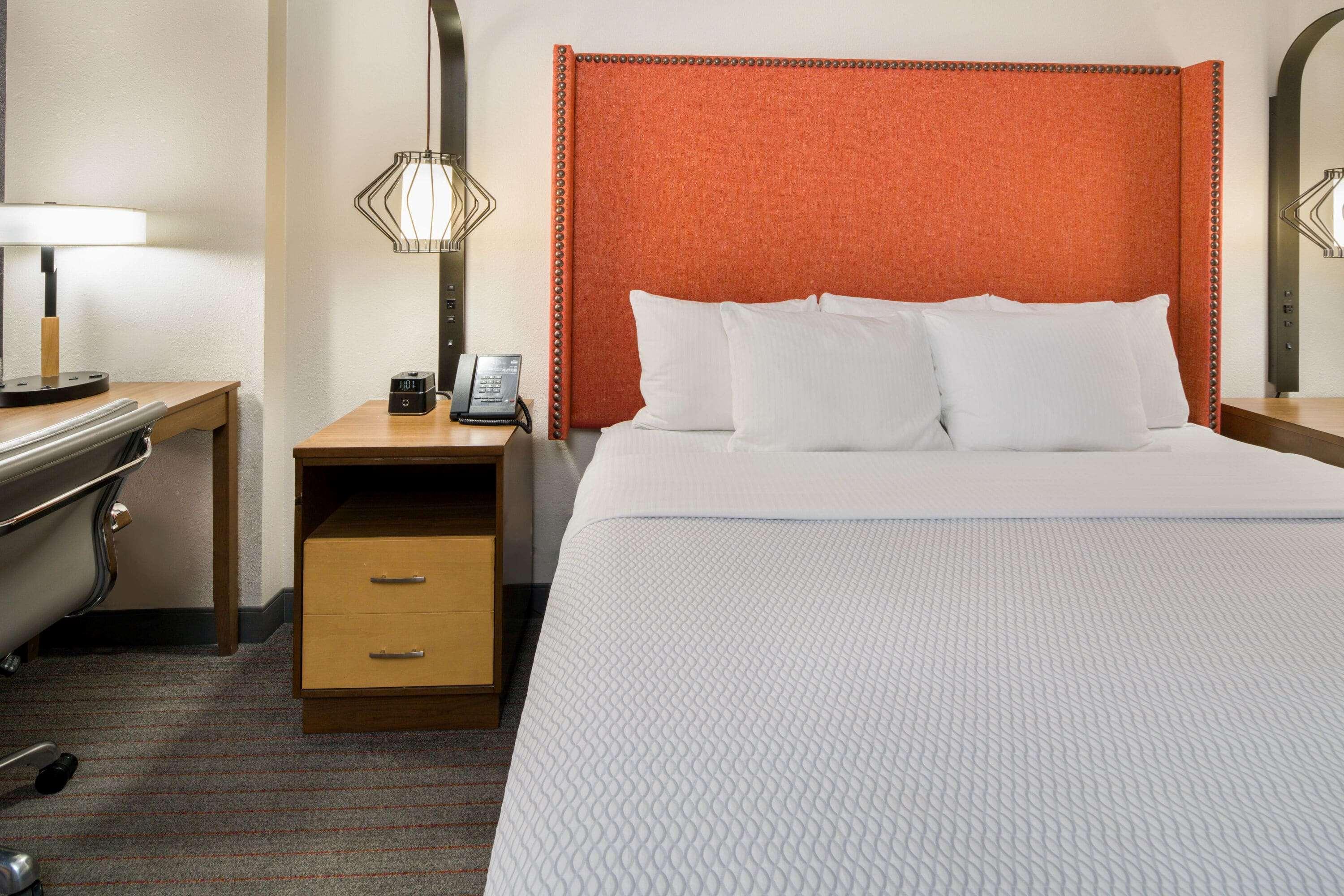La Quinta By Wyndham Orange County Airport Hotel 3*