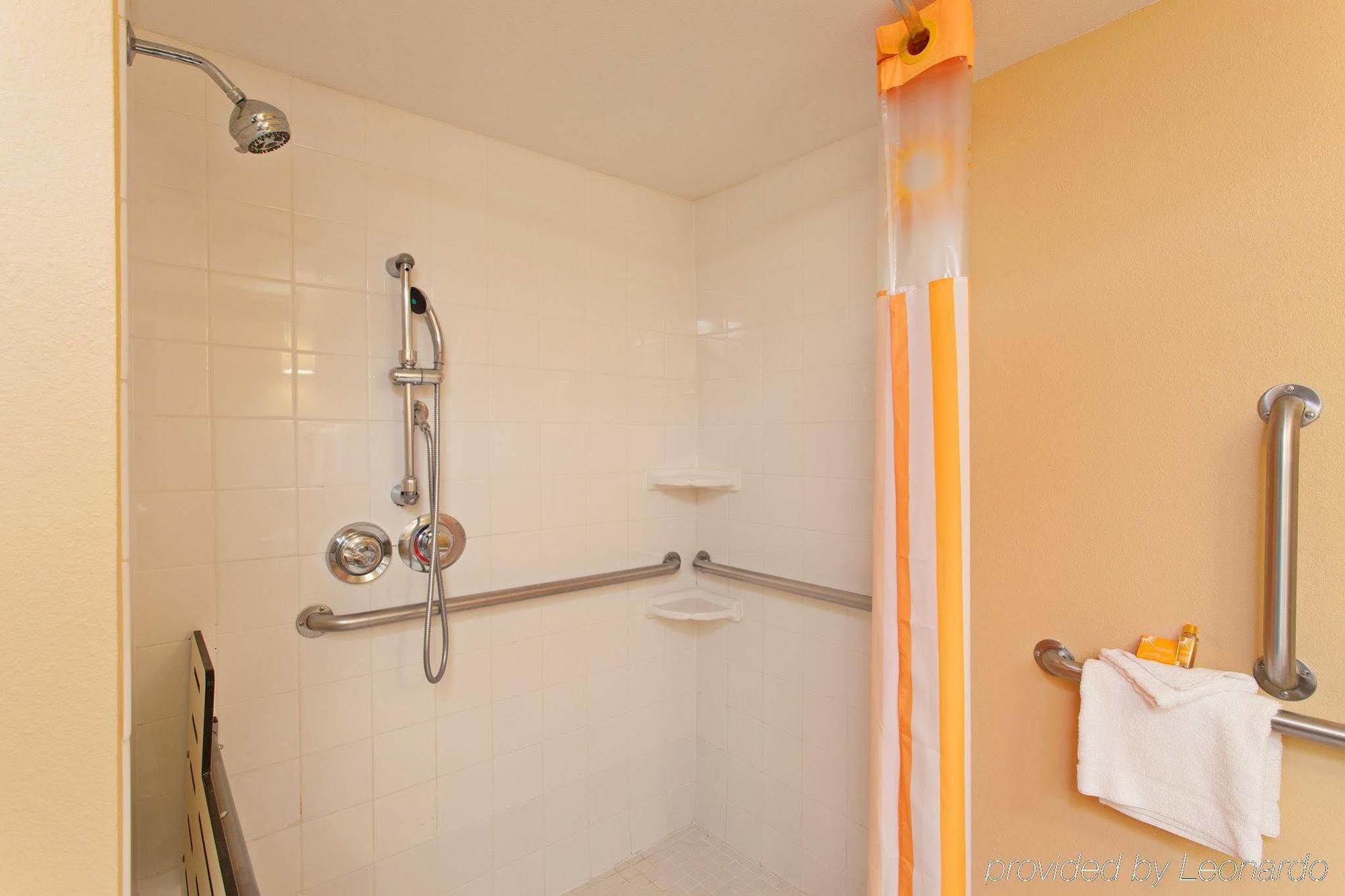 Hotel La Quinta By Wyndham Orange County Airport 3*