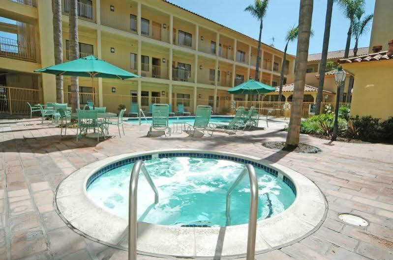 La Quinta By Wyndham Orange County Airport Hotel