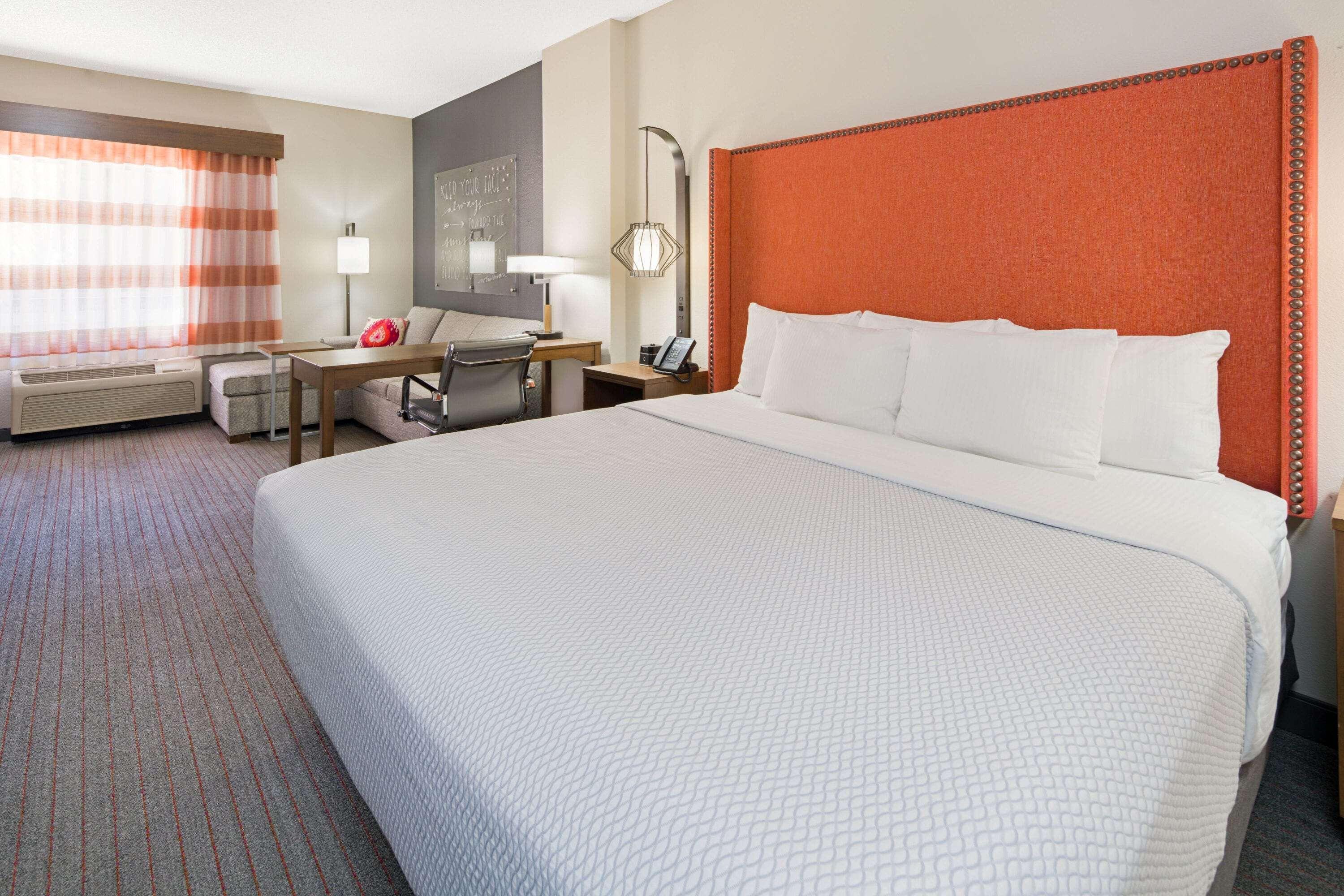 Hotel La Quinta By Wyndham Orange County Airport 3*