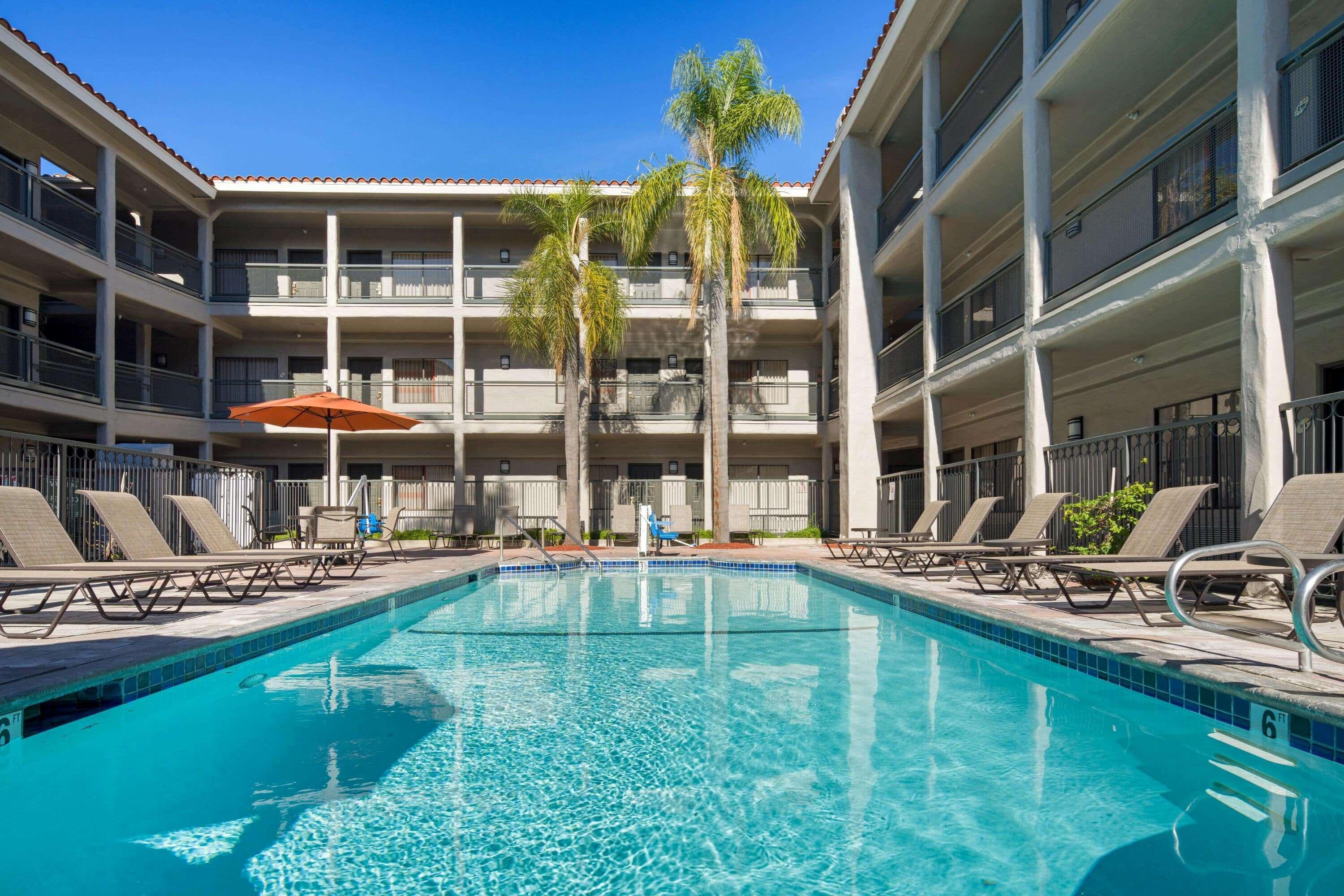 Hotel La Quinta By Wyndham Orange County Airport 3*