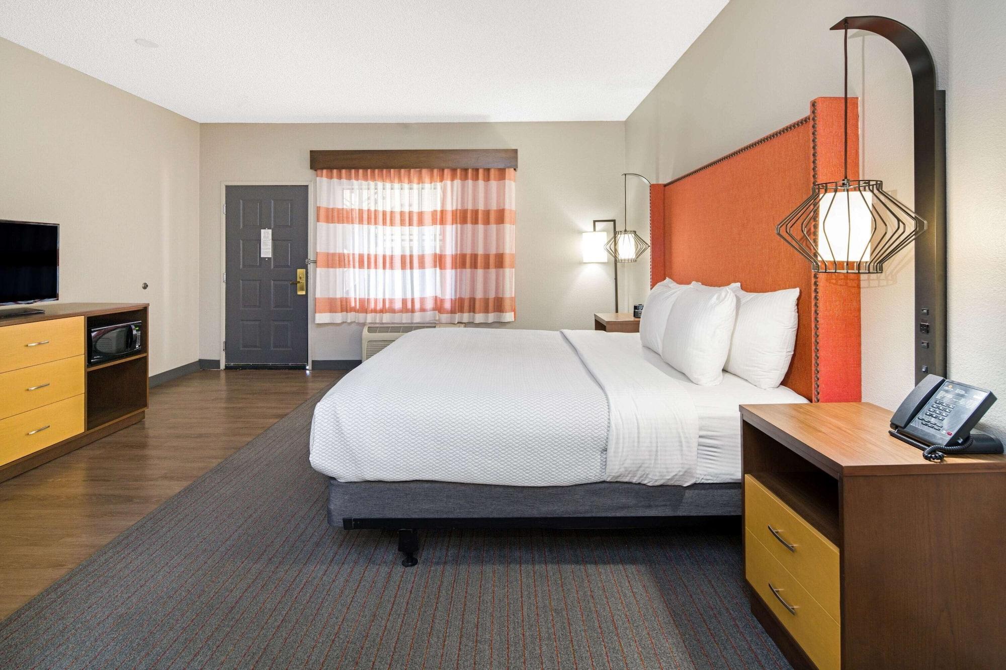 La Quinta By Wyndham Orange County Airport
